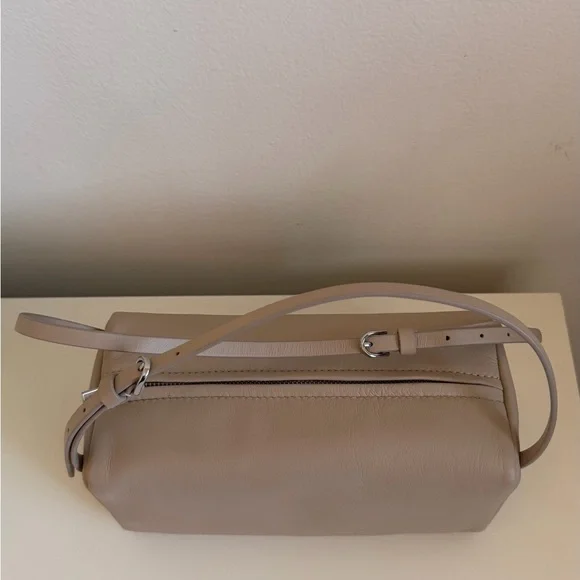 Vince Beige leather Top-Handle Bag - Picture 7 of 7